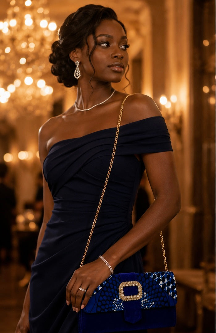 Pochette Velours Bleu Royal – Chaîne Dorée