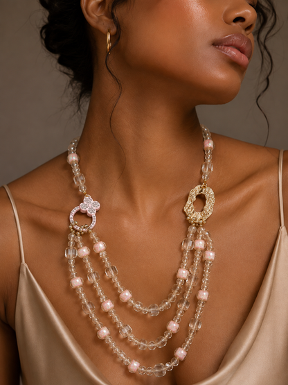 Collier Multi-Rangs Perles de Verre Rose – Pendentifs Fleur & Anneau Doré