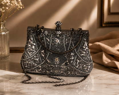 Sac de Soirée Brodé Perles & Métal Gunmetal – Style Vintage Glamour