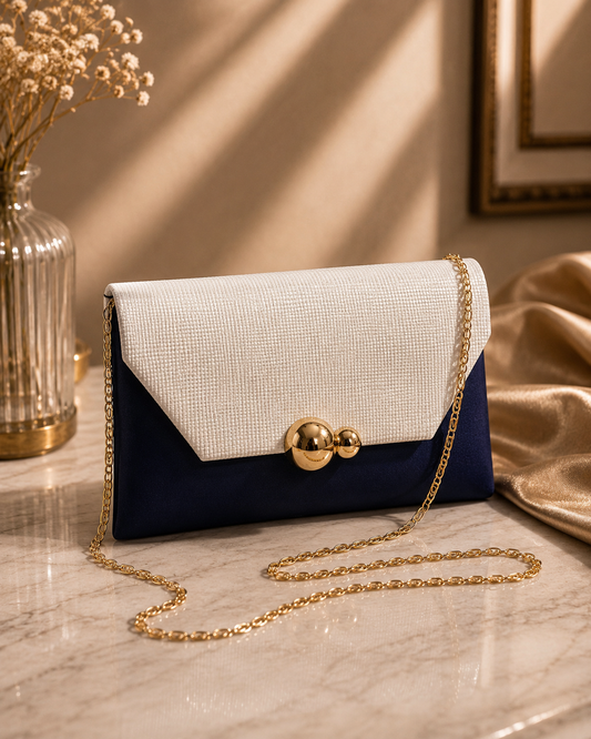 Pochette Bicolore Marine & Ivoire – Chaîne Dorée